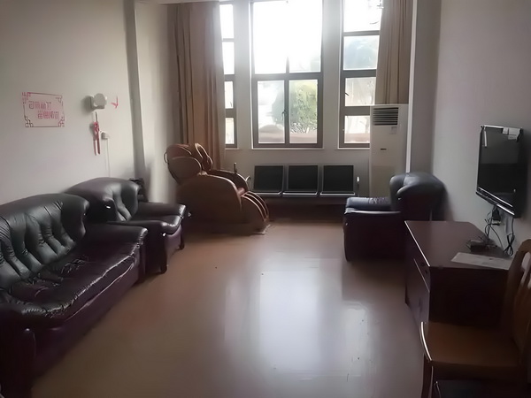 闲妻无冕